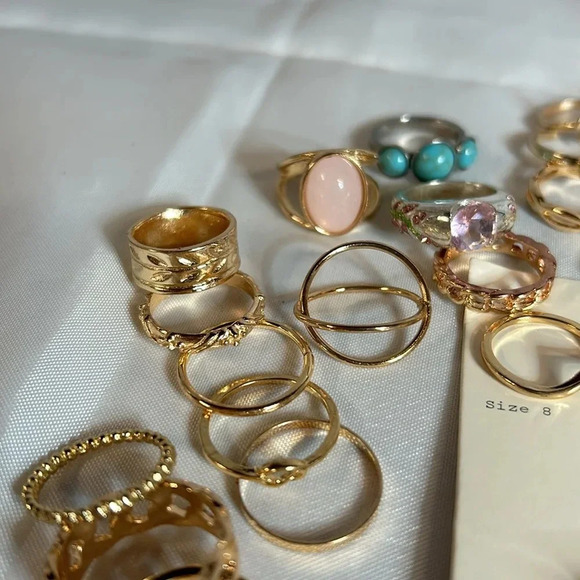 33 Rings Assorted Style. Sizes 6, 7, 8. Gold/Silver Tone. NWT - Picture 3 of 6